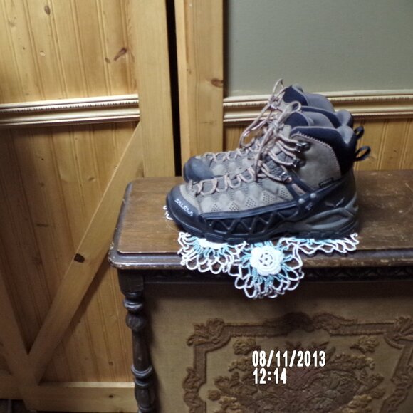 ladies Salewa hiking boots gore tex surround vibram soles sz 7 - Picture 1 of 10